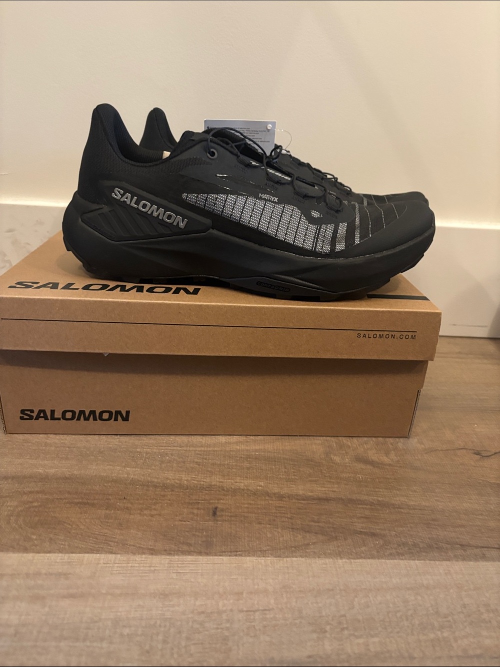 Salomon Men’s Genesis Black silver size 9.5 New with box